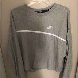 XL Nike long sleeved cropped sweatshirt